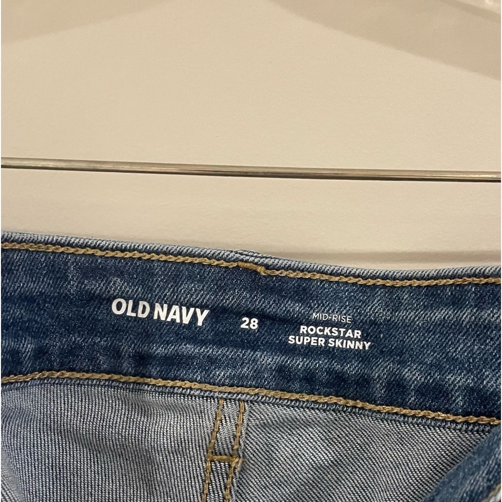 Old Navy Plus Rockstar Super Skinny Mid-Rise Jean w/ Frayed Hem-Medium Wash, 28W - Picture 3 of 4